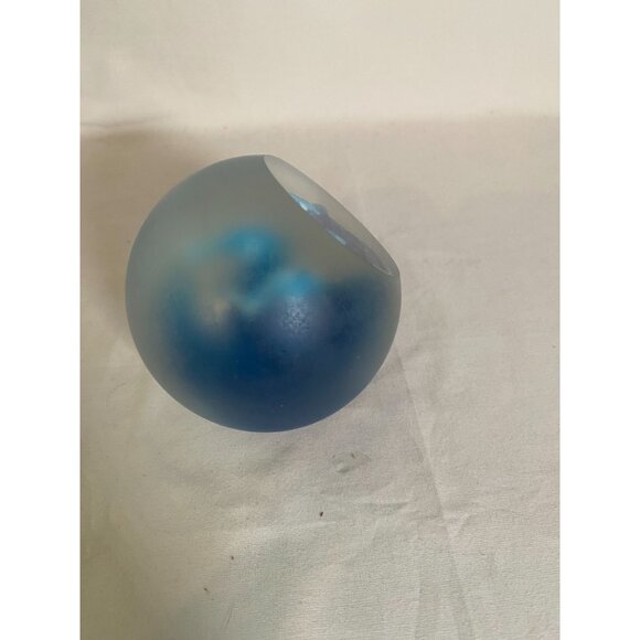 Two Dolphins inside Frosted glass paperweight - Picture 5 of 6